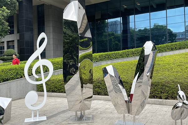 Modern Polished Stainless Steel Faceted Obelisk Sculpture for Outdoor Spaces